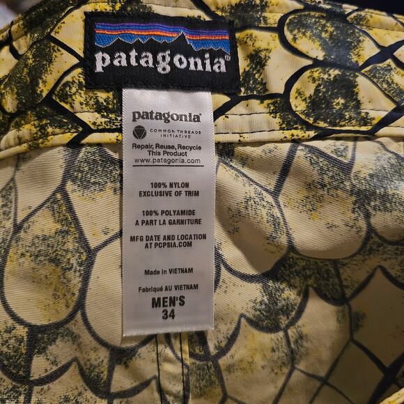 Patagonia Men's Wavefarer Board Shorts Green Yellow Reptile Print Size 34 - Picture 3 of 6